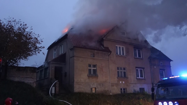 Pożar budynku mieszkalnego przy ul. Różanej w Lubaniu