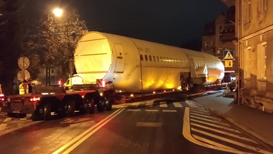 Boeing 737 wjeżdża do OSS SG w Lubaniu