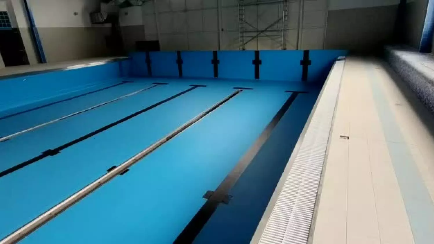 Jak wygląda lubański basen po remoncie i kiedy będzie można pływać?