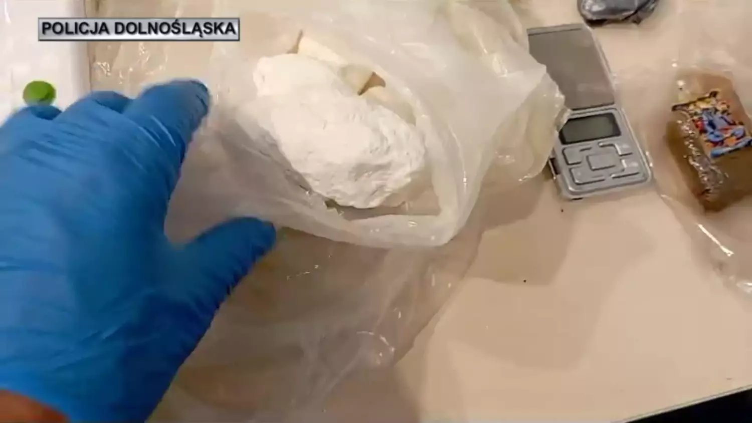 Lwóweccy policjanci rozbili gang narkotykowy, który wprowadził 20 kg narkotyków