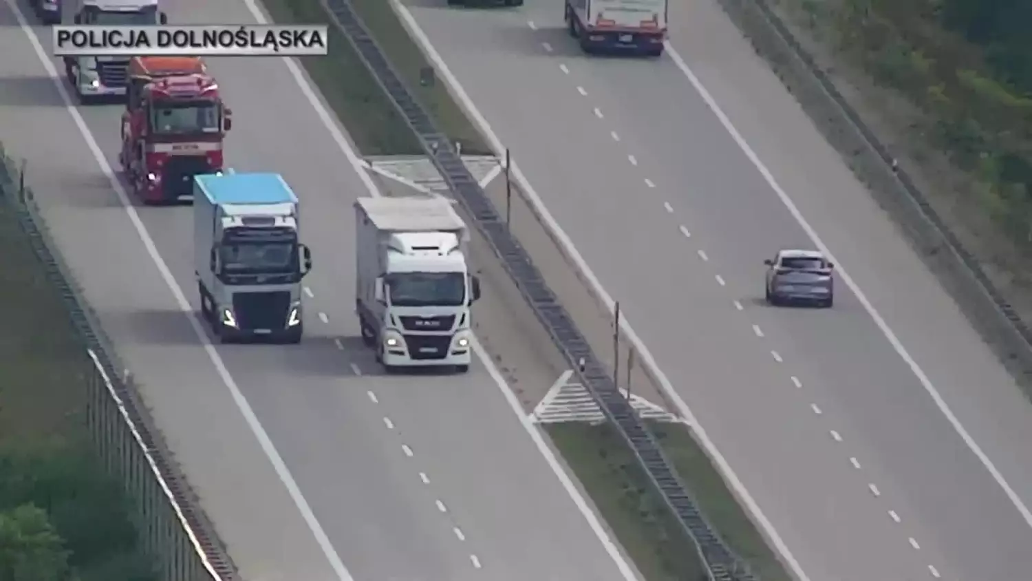 Bat na kierowców ciężarówek. Policyjny dron nad autostradą A4. [WIDEO]