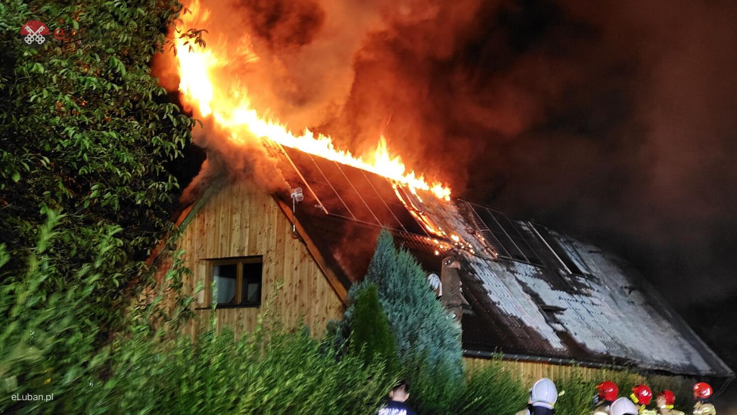 Pożar domu w Świeciu. W ogniu stanął dach z fotowoltaiką