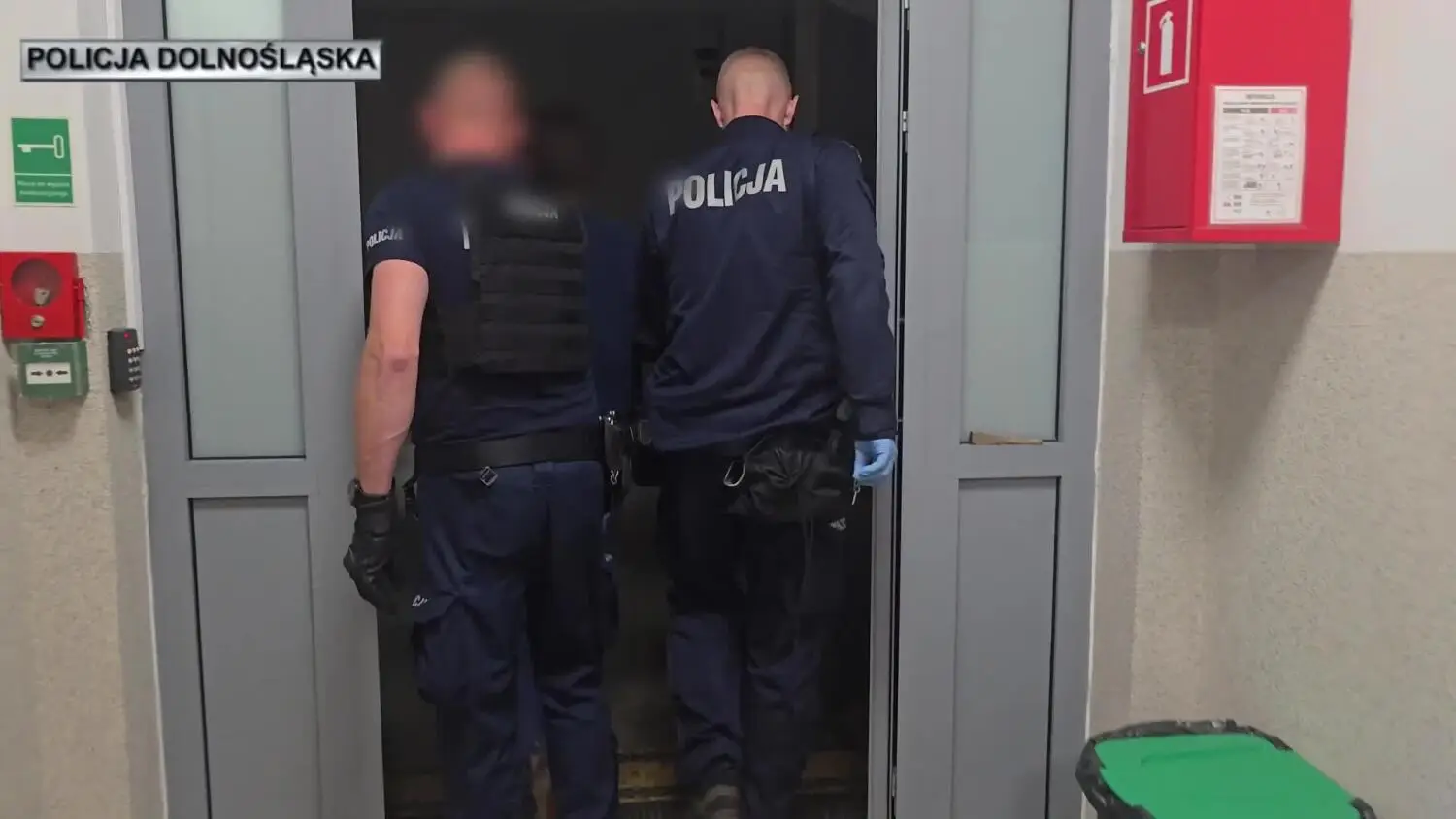Rzucił nożem w ciężarną partnerkę. Mężczyzna trafił do aresztu