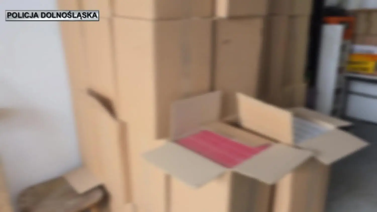 Lubań. Policja i KAS przejęły blisko 1,8 mln nielegalnych papierosów