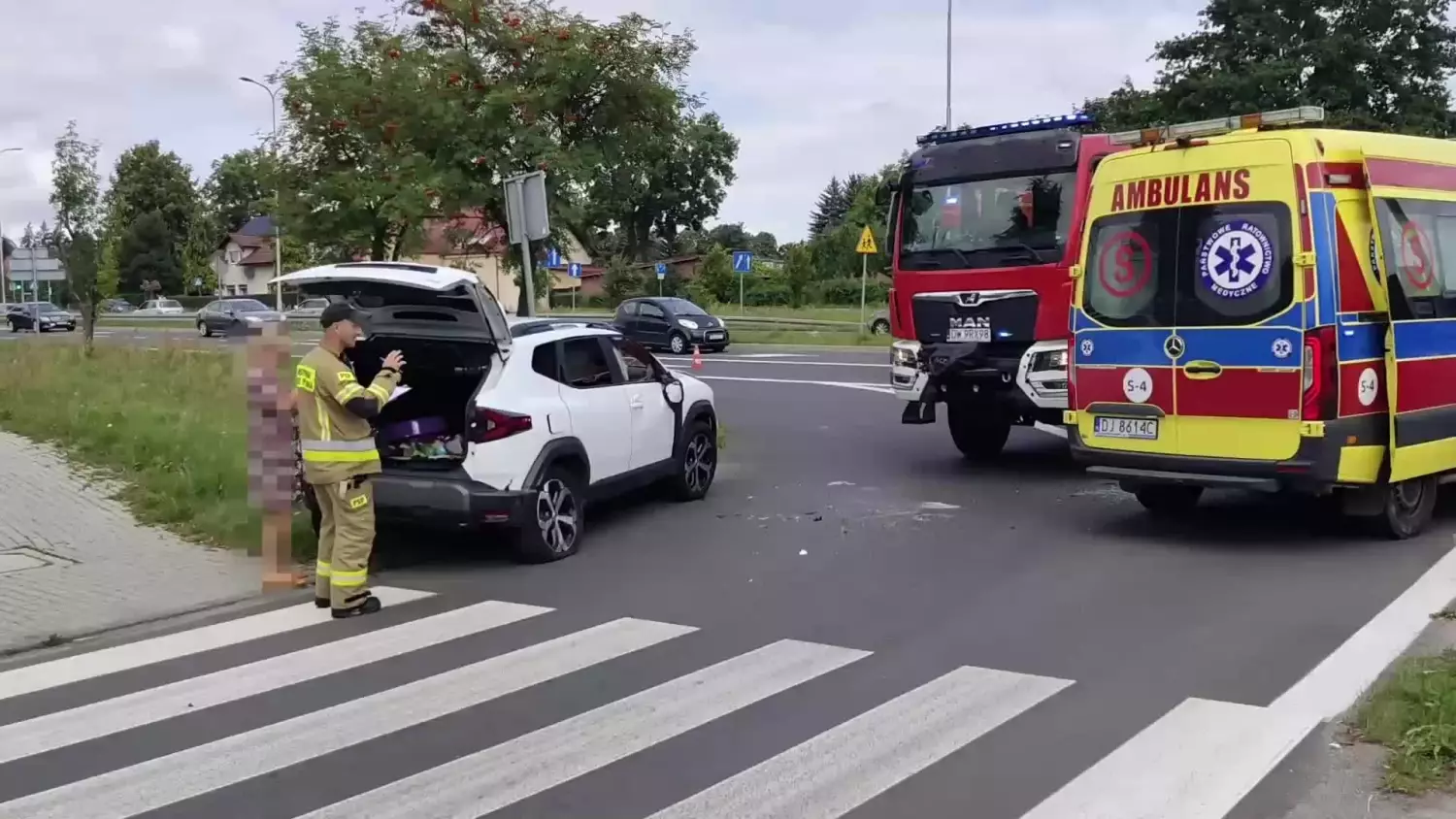 Dacia przewróciła się po zderzeniu na skrzyżowaniu. To kolejne zdarzenie w tym miejscu